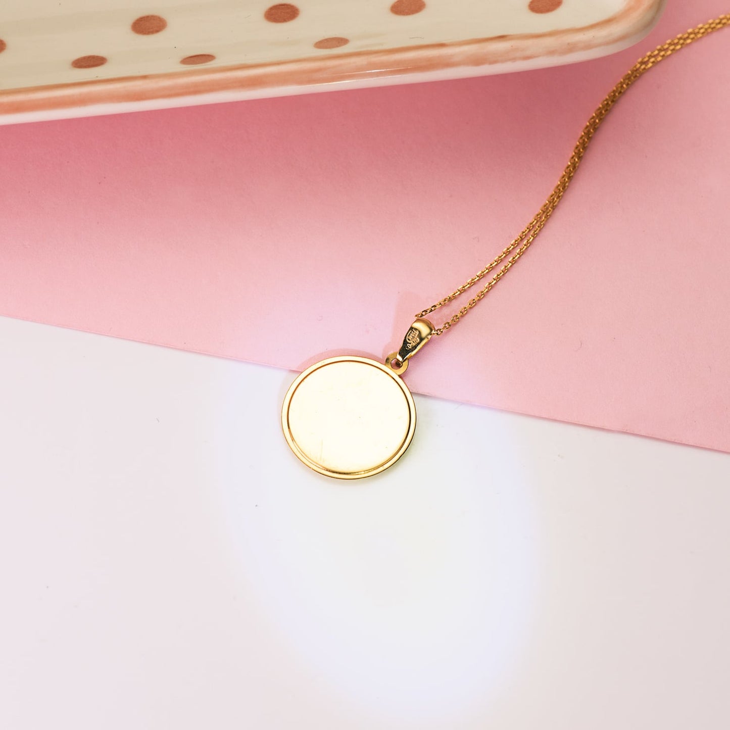 Colgante Virgen niña- nácar