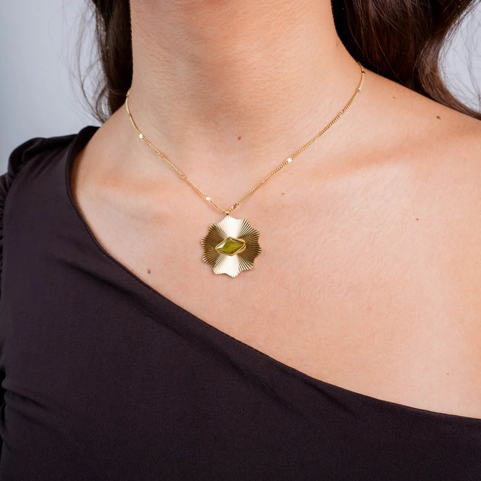 Collar piedra verde