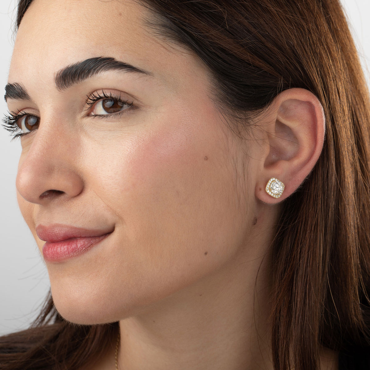 Pendientes botón moissanita