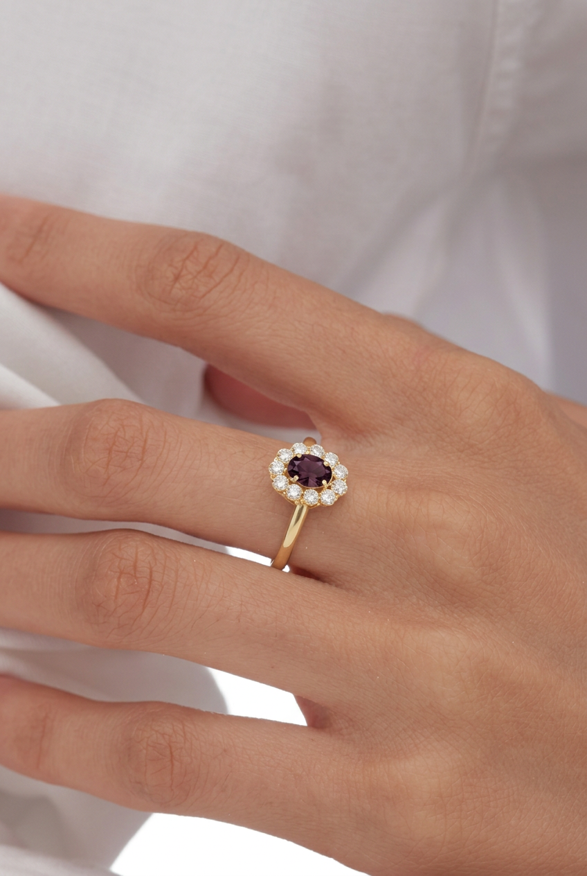 Anillo rosetón piedra burdeos VC