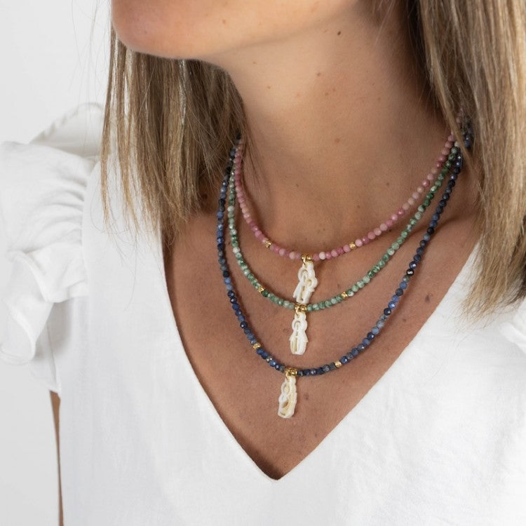 Collar Virgen Madre piedras azules