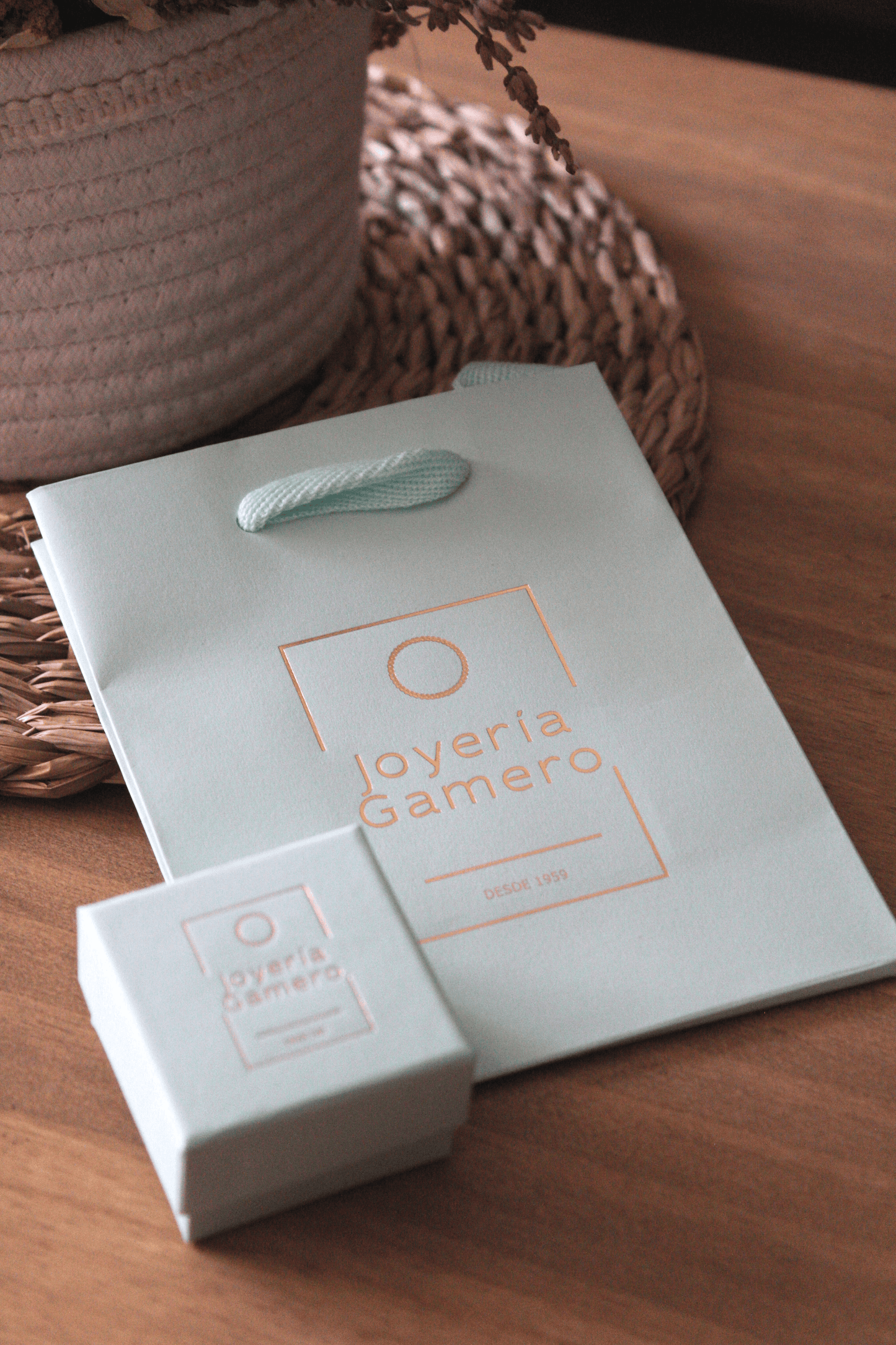 Anillo ajustable oval bañado en oro