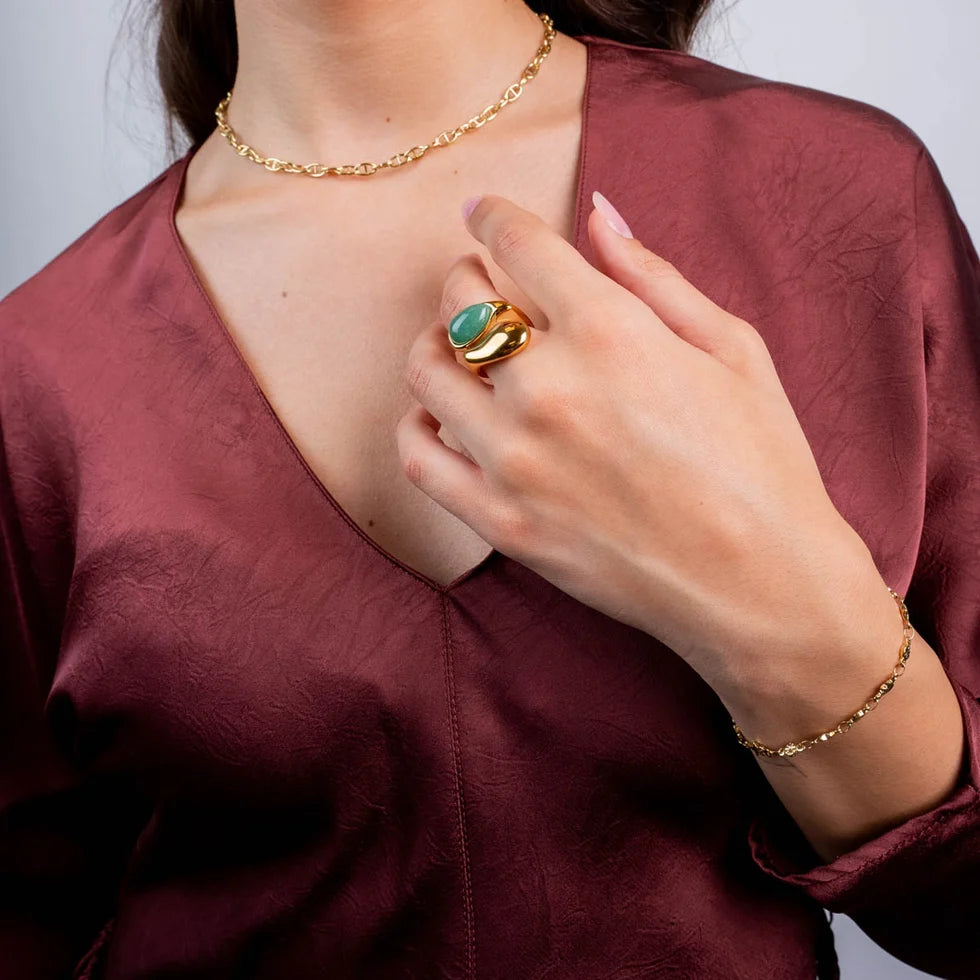 Anillo lágrima piedra verde