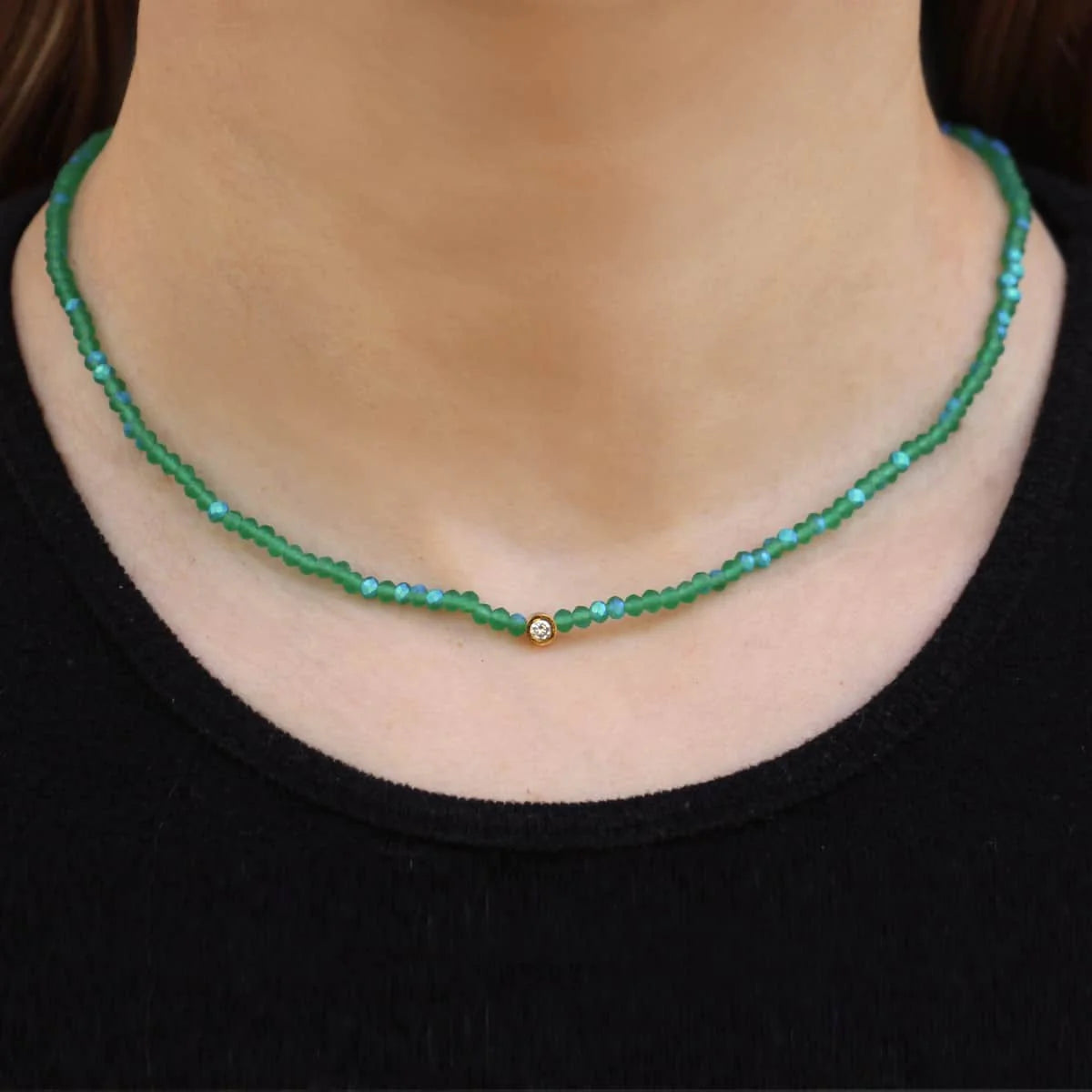 Collar de cristal gris